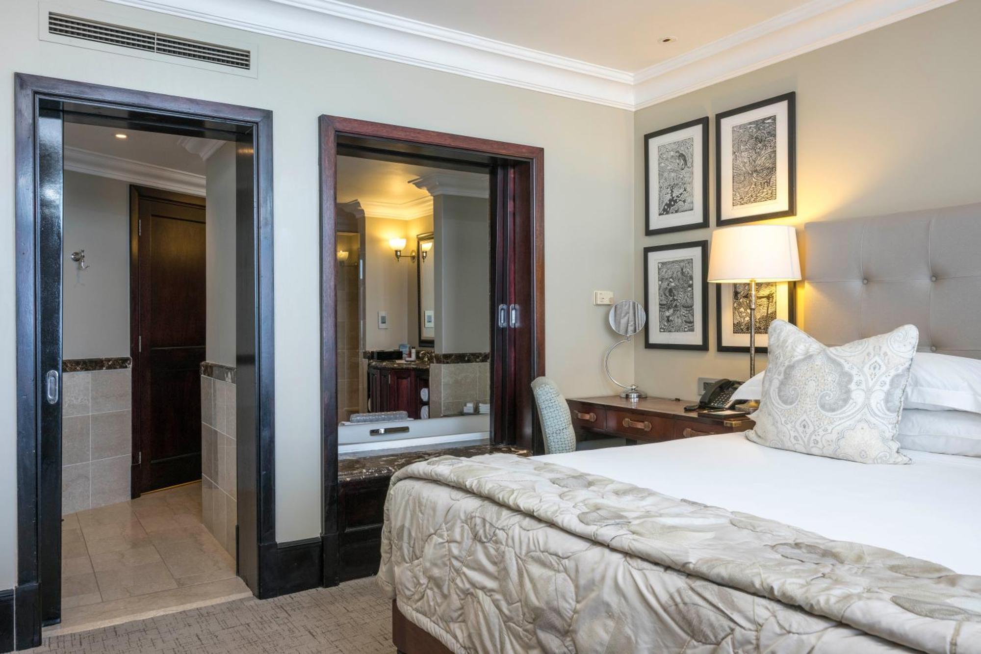 Beverly Hills Durban Exterior foto A bedroom at the hotel