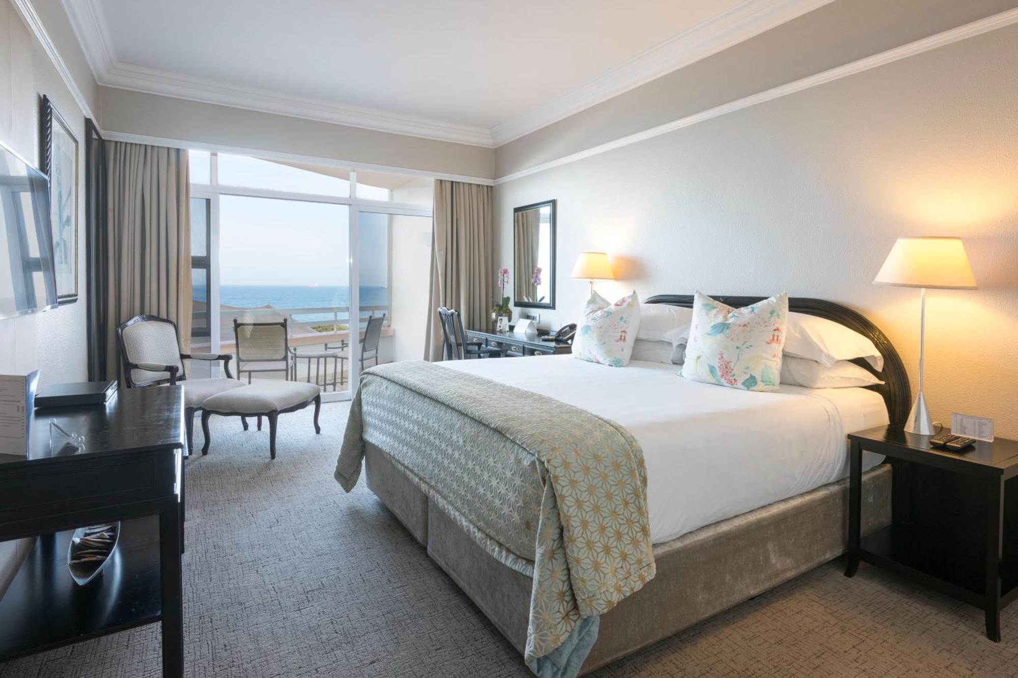 Beverly Hills Durban Exterior foto A room at the Cape Town Protea Hotel