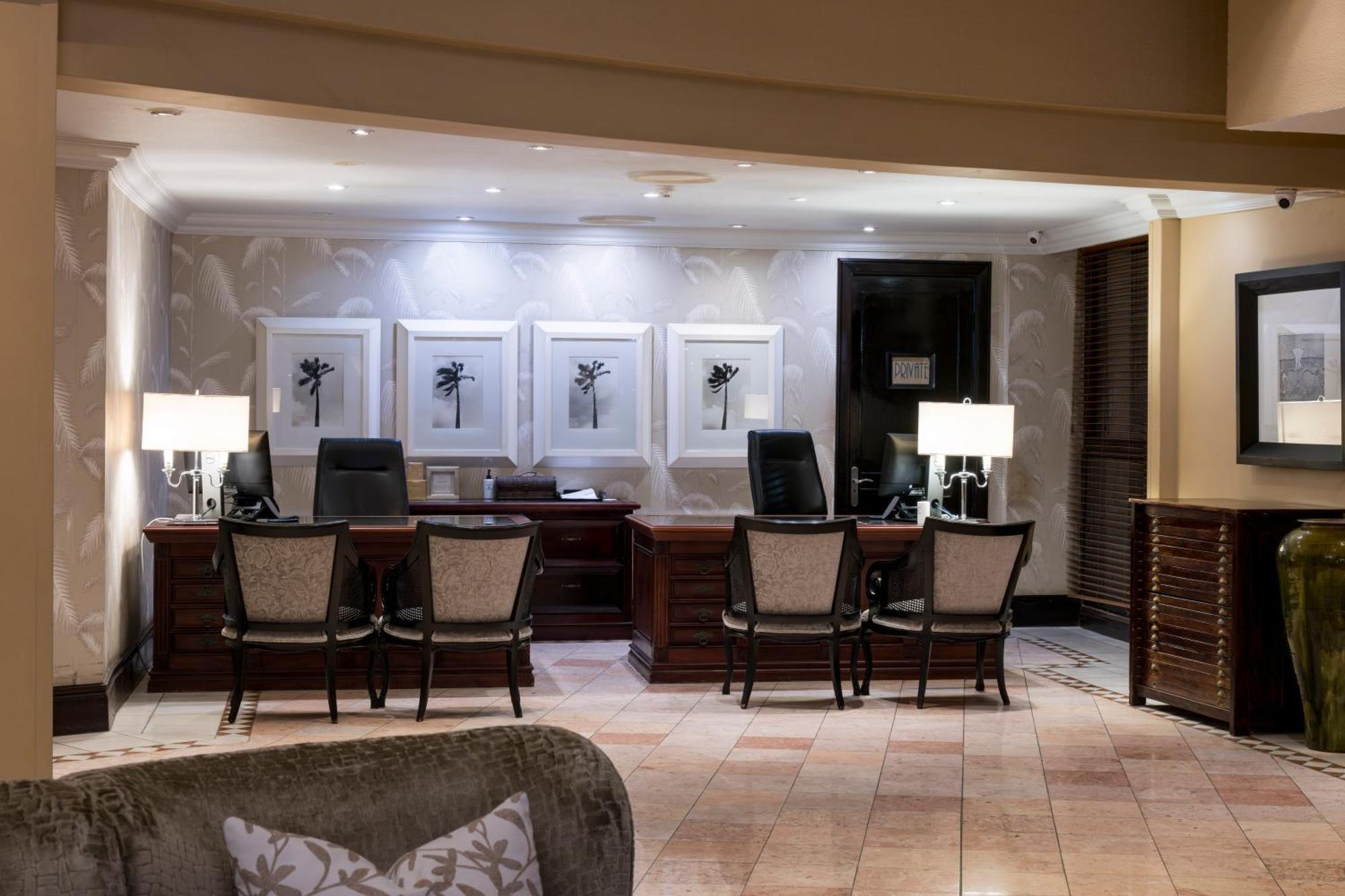 Beverly Hills Durban Exterior foto Concierge desk at the Four Seasons Hotel, Washington, D.C.