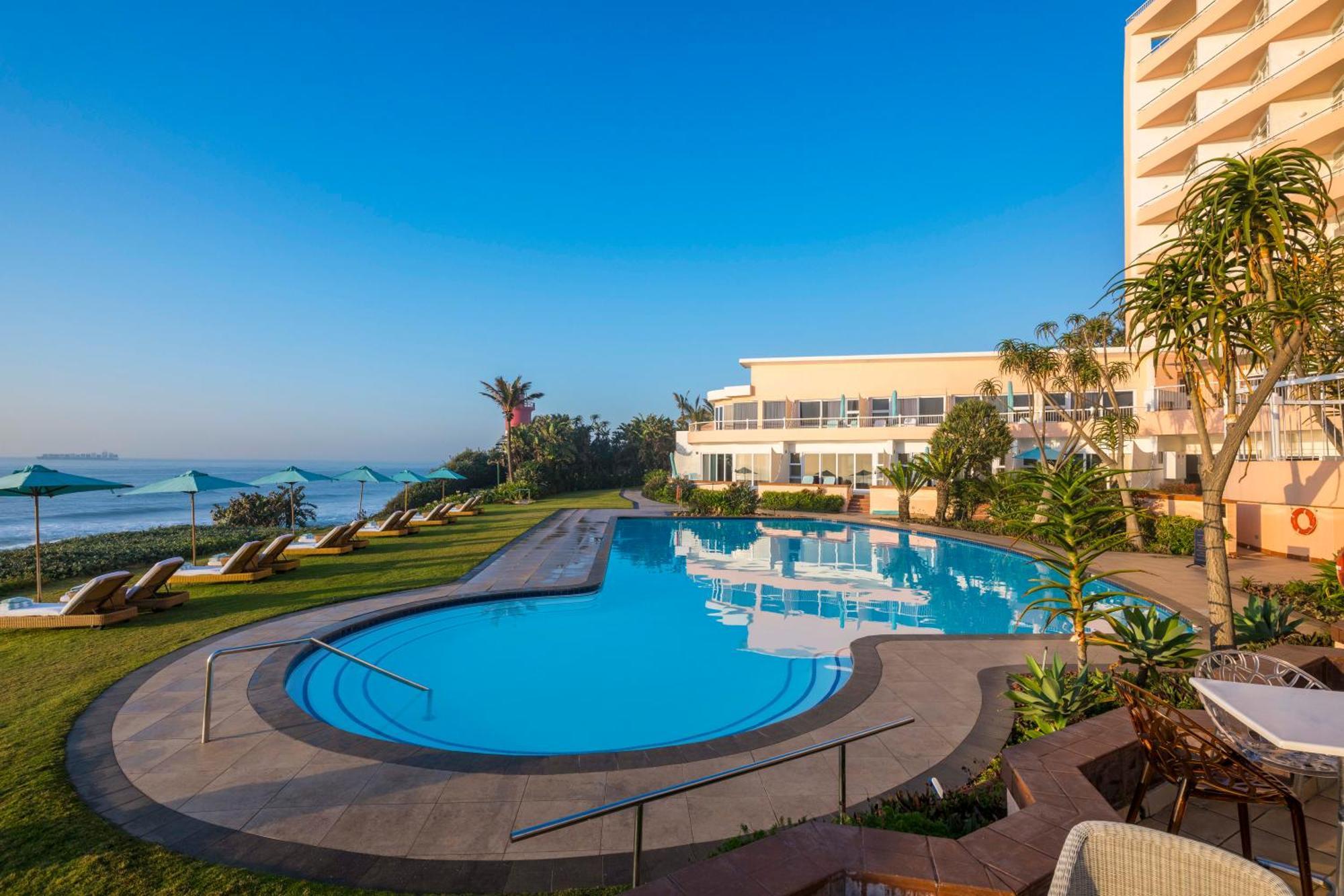 Beverly Hills Durban Exterior foto The swimming pool at the Hilton Tel Aviv